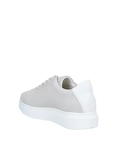 https://images.styletyx.com/images/light-grey-leather-sneakers-goosecraft-13580283_3.webp