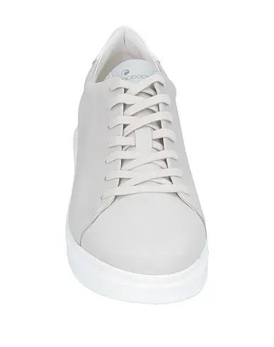 https://images.styletyx.com/images/light-grey-leather-sneakers-goosecraft-13580283_4.webp