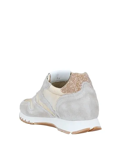 https://images.styletyx.com/images/light-grey-leather-sneakers-voile-blanche-13091142_3.webp