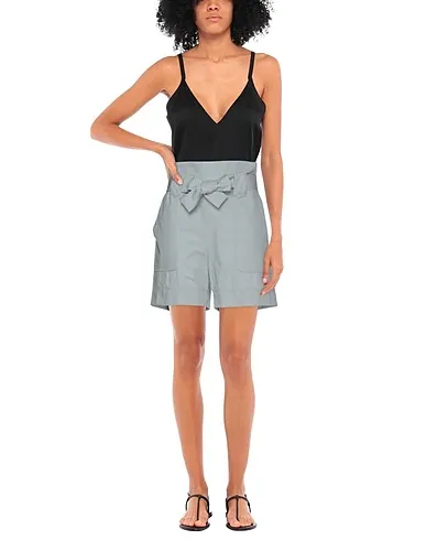 https://images.styletyx.com/images/light-grey-plain-weave-shorts-bermuda-drome-1224107_2.webp
