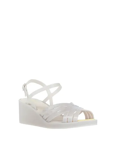 https://images.styletyx.com/images/light-grey-sandals-melissa-2522020_2.webp