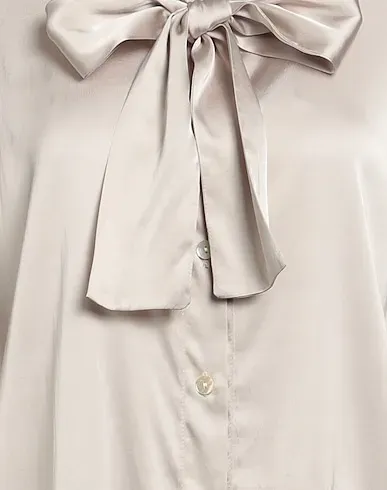 https://images.styletyx.com/images/light-grey-satin-shirts-blouses-with-bow-annamariapaletti-1222985290_4.webp