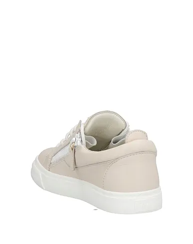 https://images.styletyx.com/images/light-grey-sneakers-giuseppe-zanotti-13057640_3.webp