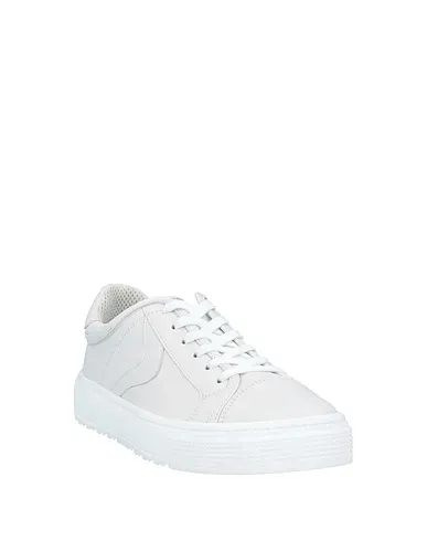 https://images.styletyx.com/images/light-grey-sneakers-voile-blanche-2714368_2.webp
