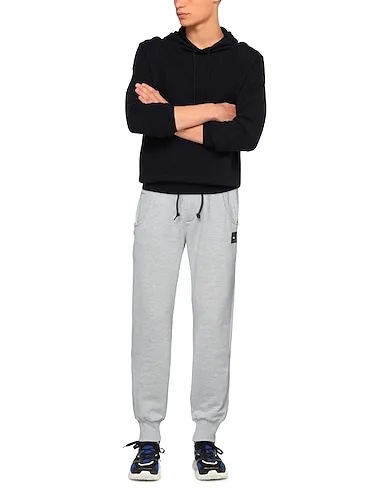 https://images.styletyx.com/images/light-grey-sweatshirt-casual-pants-shoe-r-1492964_2.webp