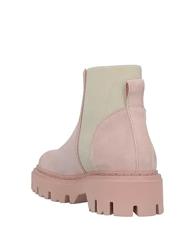 https://images.styletyx.com/images/light-pink-ankle-boot-n21-3143971_3.webp