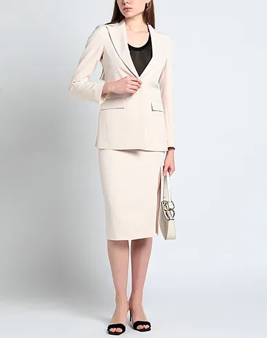 https://images.styletyx.com/images/light-pink-crepe-suit-yes-london-13101157_2.webp
