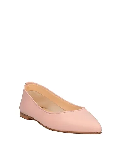 https://images.styletyx.com/images/light-pink-leather-ballet-flats-ballerina-1315632363_2.webp
