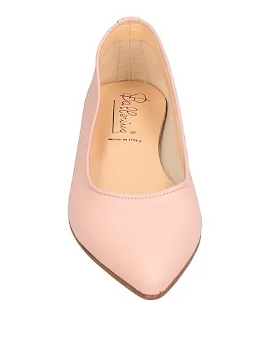 https://images.styletyx.com/images/light-pink-leather-ballet-flats-ballerina-1315632363_4.webp
