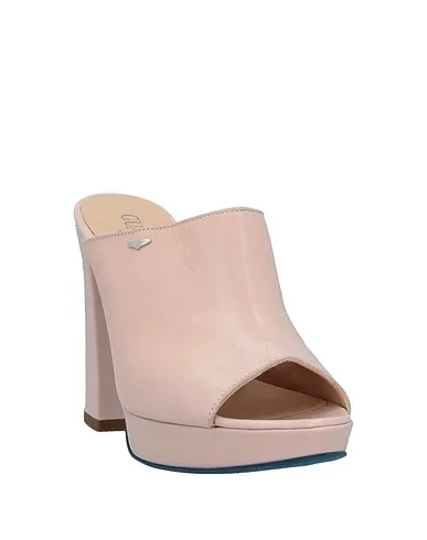 https://images.styletyx.com/images/light-pink-leather-sandals-alberto-guardiani-2496490_2.webp