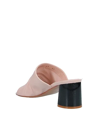 https://images.styletyx.com/images/light-pink-leather-sandals-carlo-pazolini-1353286_3.webp