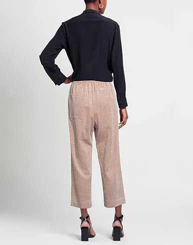 https://images.styletyx.com/images/light-pink-velvet-casual-pants-pdr-phisique-du-role-725590851_3.webp