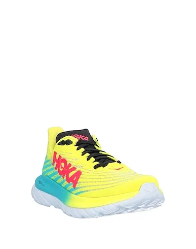 https://images.styletyx.com/images/light-yellow-knitted-sneakers-hoka-one-one-1314562480_2.webp