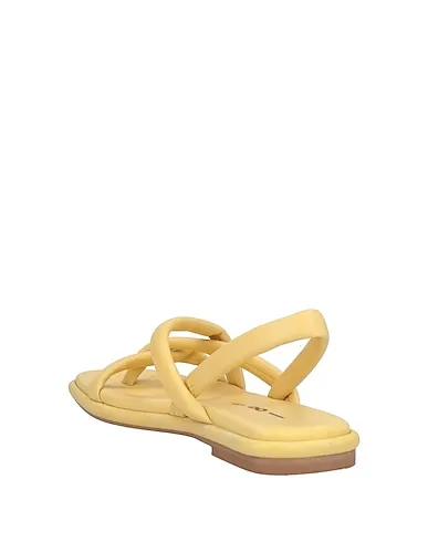 https://images.styletyx.com/images/light-yellow-leather-flip-flops-181-13016454_3.webp