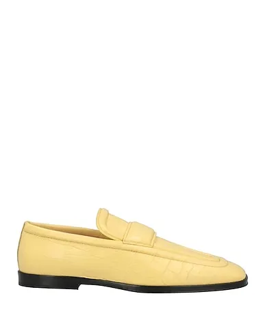 https://images.styletyx.com/images/light-yellow-leather-loafers-bottega-veneta-13321072_1.webp