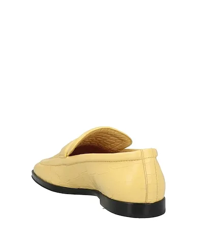 https://images.styletyx.com/images/light-yellow-leather-loafers-bottega-veneta-13321072_3.webp