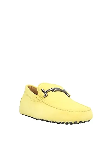 https://images.styletyx.com/images/light-yellow-leather-loafers-tod-s-1576461_2.webp