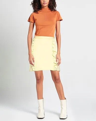 https://images.styletyx.com/images/light-yellow-satin-mini-skirt-elisabetta-franchi-2186690_2.webp