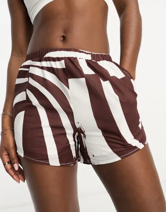 https://images.styletyx.com/images/lightweight-cotton-shorts-in-brown-stripe-part-of-a-set-sndys-669533702_4.webp