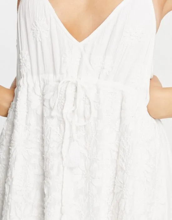 https://images.styletyx.com/images/lillywhite-maxi-dress-in-white-raga-13405874_2.webp