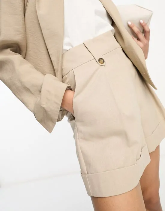 https://images.styletyx.com/images/linen-mom-short-with-waist-tabs-in-neutral-asos-design-13376544_4.webp