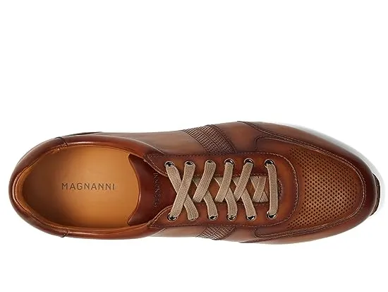 https://images.styletyx.com/images/lizandro-magnanni-13570893_2.webp