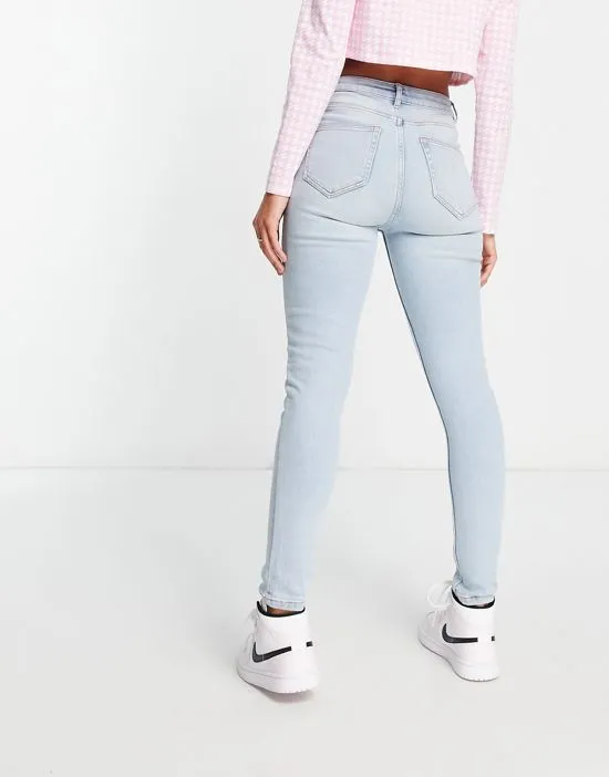 https://images.styletyx.com/images/lizzie-high-waist-skinny-jeans-in-bleach-wash-miss-selfridge-1784439_3.webp