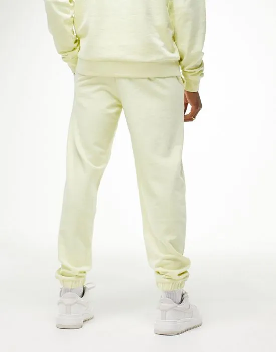 https://images.styletyx.com/images/logo-sweatpants-in-yellow-exclusive-to-asos-fila-3297092_2.webp