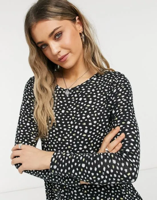 https://images.styletyx.com/images/long-sleeve-midi-smock-dress-in-black-smudge-spot-print-wednesday-s-girl-3269999_3.webp