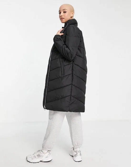 https://images.styletyx.com/images/longline-chevron-padded-coat-in-black-jdy-1916138_4.webp