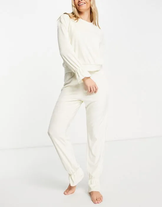 https://images.styletyx.com/images/lounge-daffodil-velour-set-in-cream-threadbare-3178058_1.webp