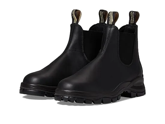 https://images.styletyx.com/images/lug-boot-blundstone-2569572_1.webp
