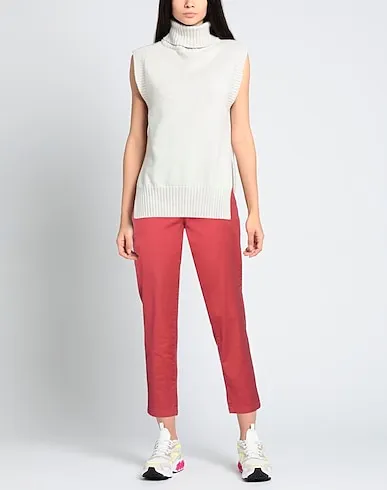https://images.styletyx.com/images/magenta-cotton-twill-casual-pants-dodici22-13343038_2.webp