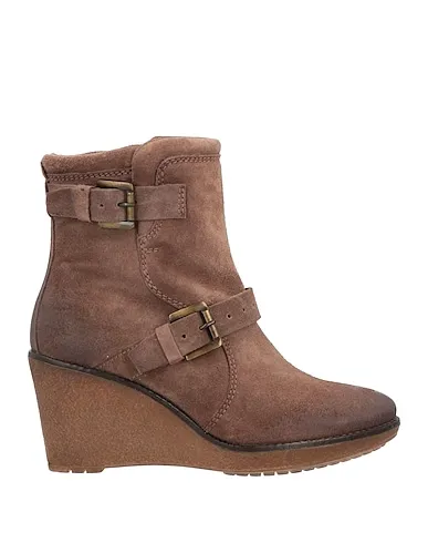 https://images.styletyx.com/images/manas-khaki-women-s-ankle-boot-manas-2189353_1.webp
