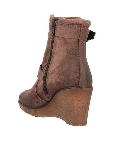 https://images.styletyx.com/images/manas-khaki-women-s-ankle-boot-manas-2189353_3.webp