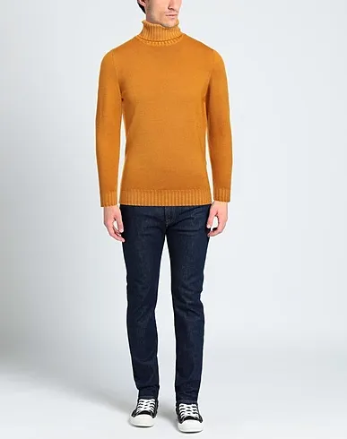 https://images.styletyx.com/images/mandarin-knitted-turtleneck-ferrante-1006461782_2.webp