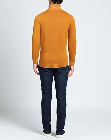 https://images.styletyx.com/images/mandarin-knitted-turtleneck-ferrante-1006461782_3.webp