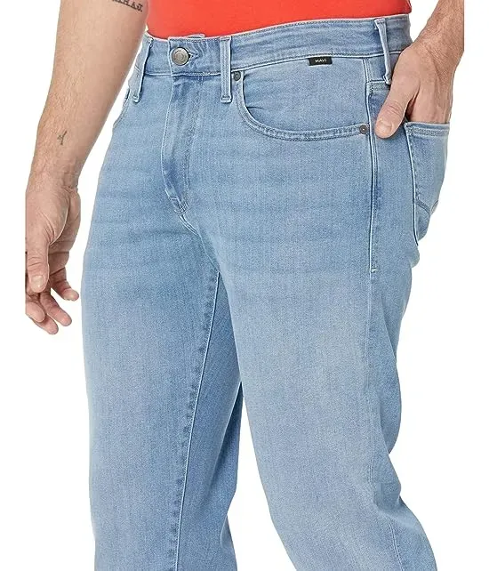 https://images.styletyx.com/images/marcus-slim-straight-in-light-brushed-supermove-mavi-jeans-2052854_3.webp
