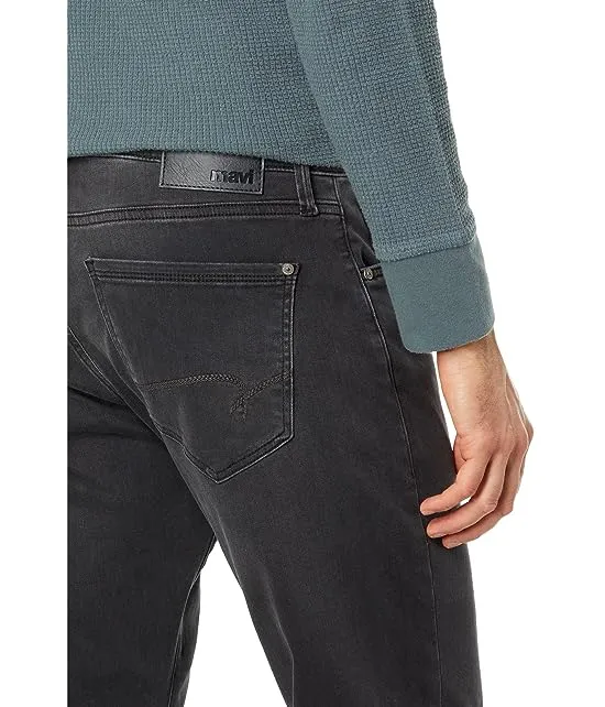 https://images.styletyx.com/images/marcus-slim-straight-leg-in-mid-smoke-supermove-mavi-jeans-3090079_3.webp