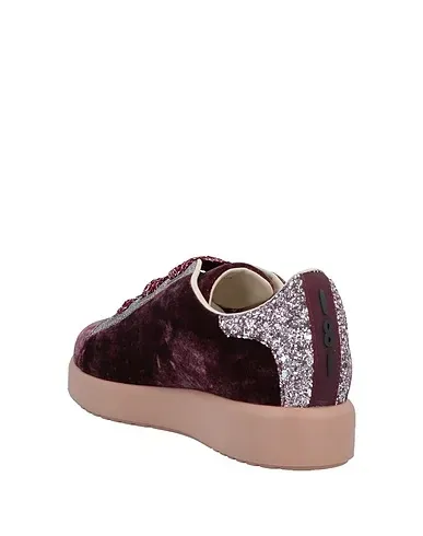https://images.styletyx.com/images/mauve-velvet-sneakers-181-1134185_3.webp