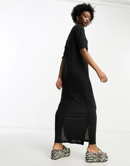 https://images.styletyx.com/images/maxi-t-shirt-dress-in-black-noisy-may-95506017_4.webp