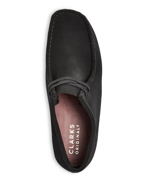 https://images.styletyx.com/images/men-s-wallabee-chukka-boots-clarks-2126869_2.webp