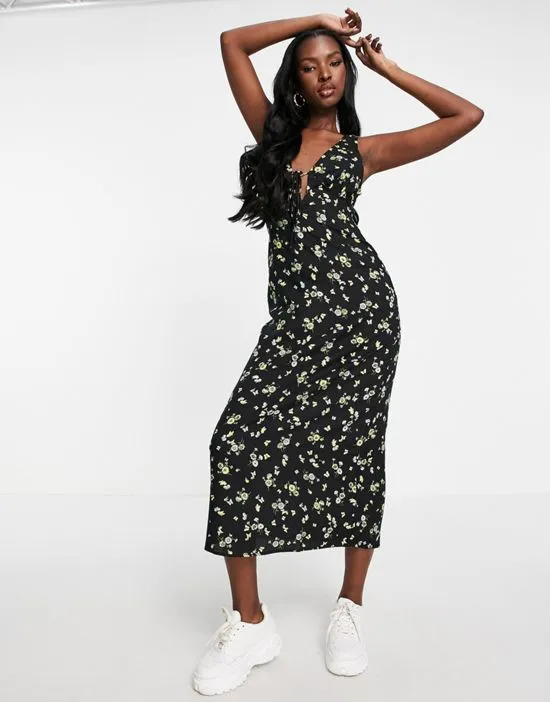 https://images.styletyx.com/images/midaxi-tea-dress-with-tie-front-in-lemon-black-floral-motel-1813168_4.webp