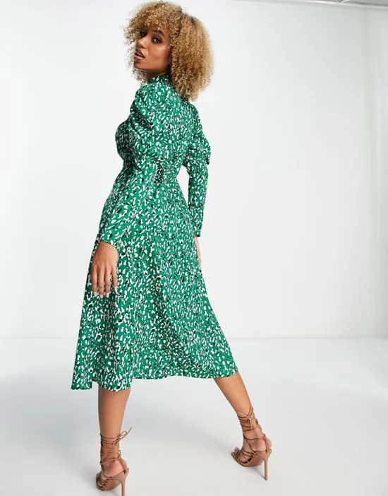 https://images.styletyx.com/images/midi-dress-with-ruched-sleeves-in-green-animal-ax-paris-13238520_2.webp
