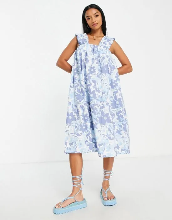 https://images.styletyx.com/images/midi-dress-with-shirred-straps-in-blue-floral-vero-moda-petite-2962590_4.webp