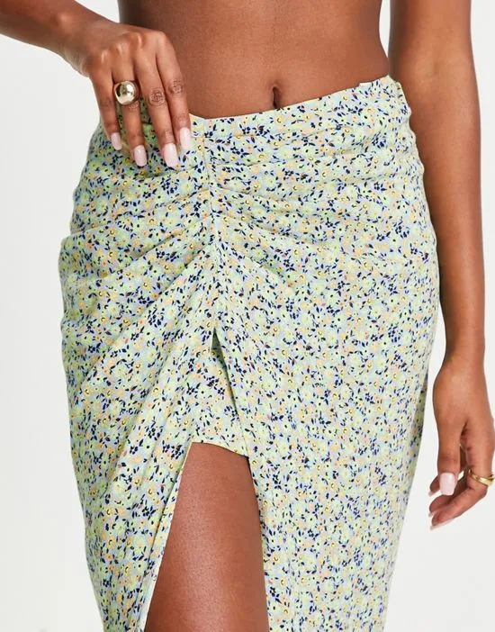 https://images.styletyx.com/images/midi-slip-skirt-with-ruched-side-in-floral-print-stradivarius-2487670_2.webp