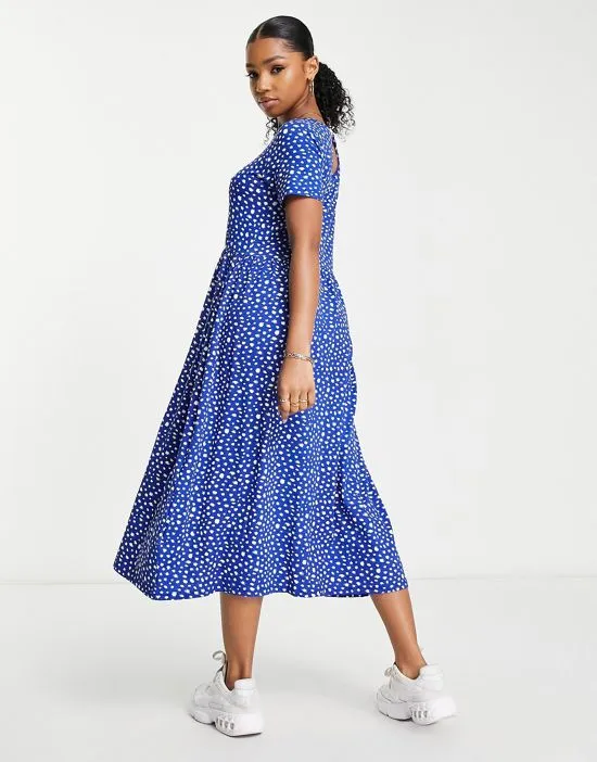 https://images.styletyx.com/images/midi-smock-dress-in-navy-smudge-spot-print-wednesday-s-girl-3270001_2.webp
