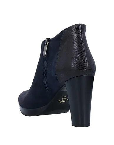 https://images.styletyx.com/images/midnight-blue-ankle-boot-cervone-1225548368_3.webp