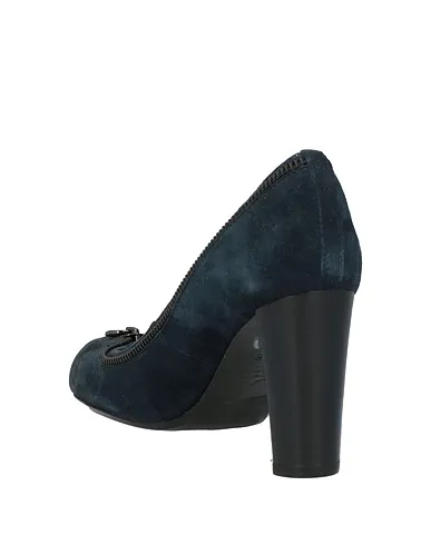 https://images.styletyx.com/images/midnight-blue-leather-pump-luciano-barachini-1005221999_3.webp
