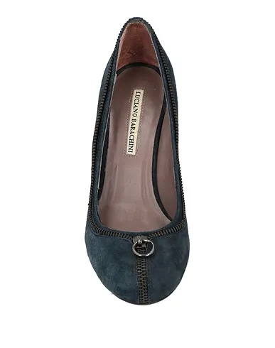 https://images.styletyx.com/images/midnight-blue-leather-pump-luciano-barachini-1005221999_4.webp